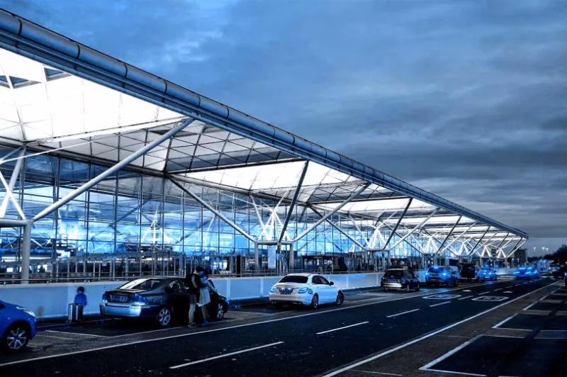 Flight Monitoring Service by Gatwick Airport to Chessington Cabs